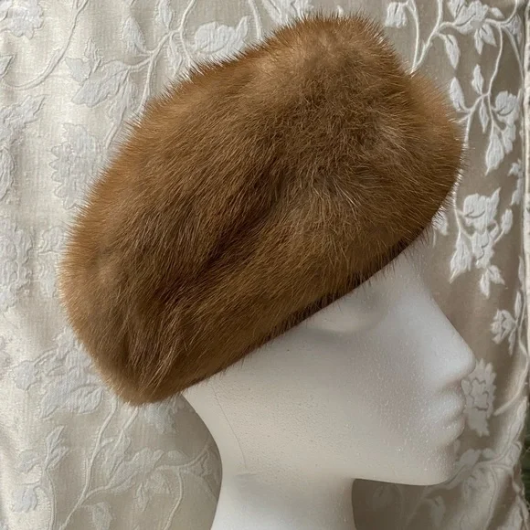 Mink real fur women’s hat Furs by L. Chester Fort Wayne, vintage Vintage Blonde Mink Fur Hat – Dovetail main image 3